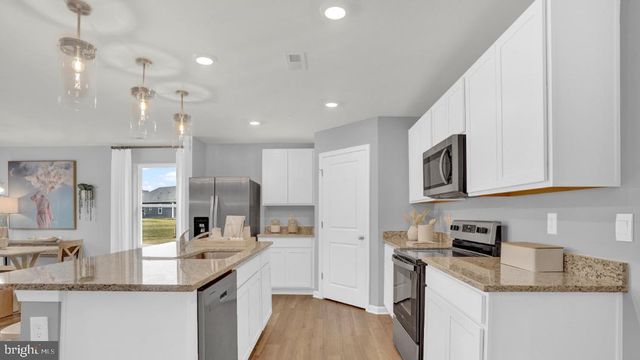 120 AMBER LN, York, PA 17404