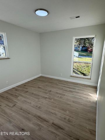 1140 Roswell Rd, Knoxville, TN 37923