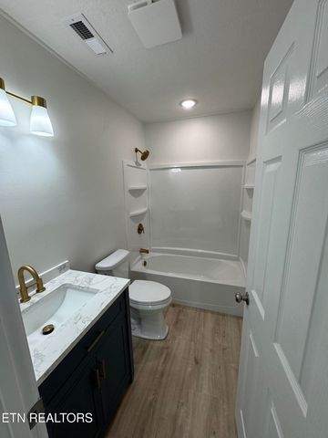 1140 Roswell Rd, Knoxville, TN 37923