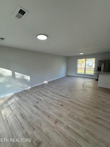 1140 Roswell Rd, Knoxville, TN 37923