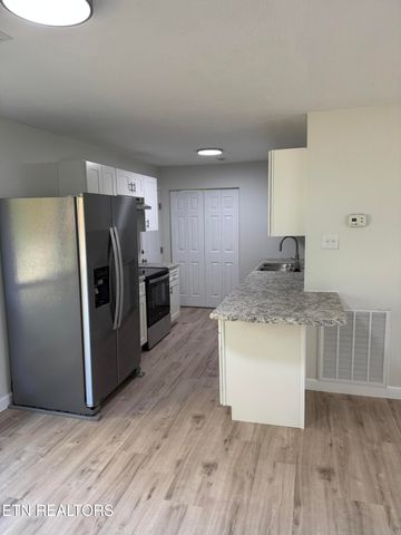 1140 Roswell Rd, Knoxville, TN 37923