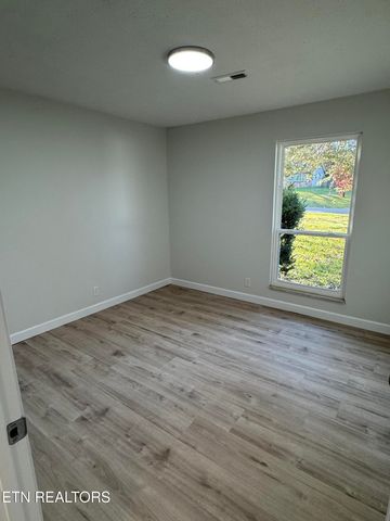 1140 Roswell Rd, Knoxville, TN 37923