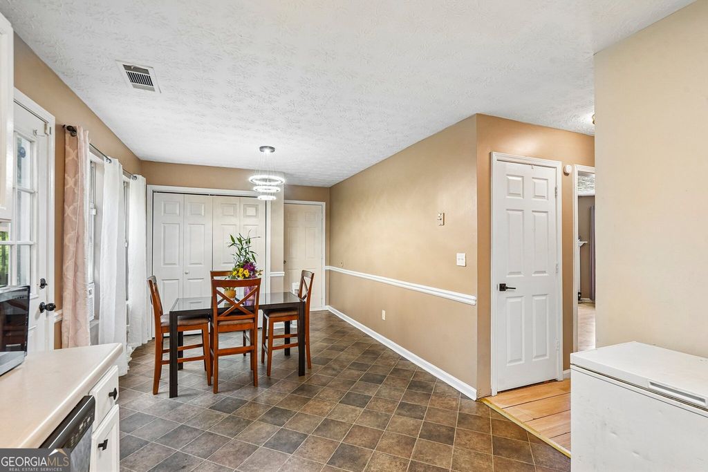 541 Melrose Drive, Forest Park, GA 30297 — photo 4