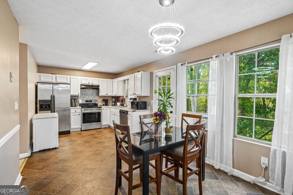 541 Melrose Drive, Forest Park, GA 30297 — photo 5