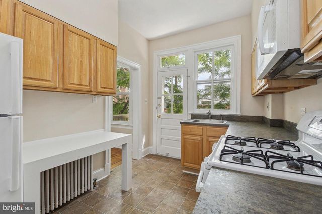 2237 HALL PL NW, Washington, DC 20007