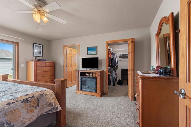 2008 NATURES WAY, Menasha, WI 54952