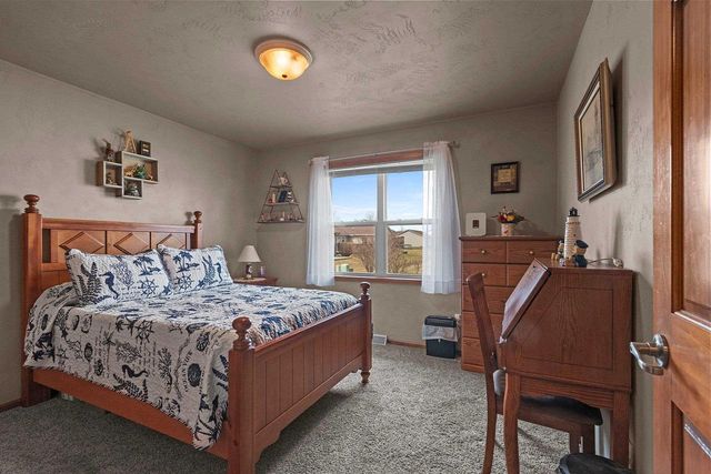 2008 NATURES WAY, Menasha, WI 54952