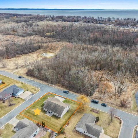 2008 NATURES WAY, Menasha, WI 54952