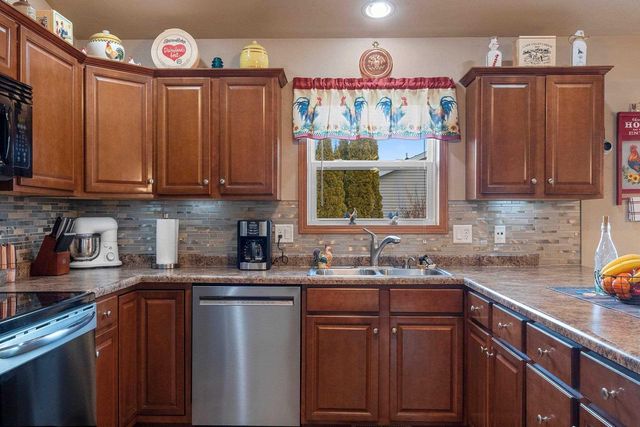 2008 NATURES WAY, Menasha, WI 54952