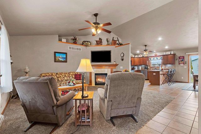 2008 NATURES WAY, Menasha, WI 54952