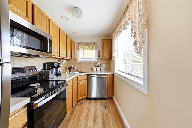24 Dell Ave, Worcester, MA 01604