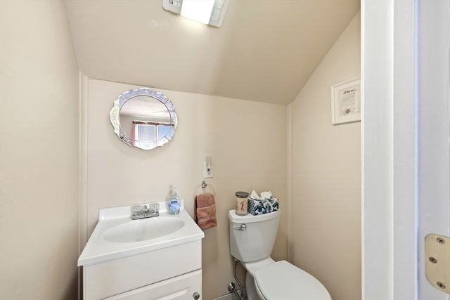 24 Dell Ave, Worcester, MA 01604