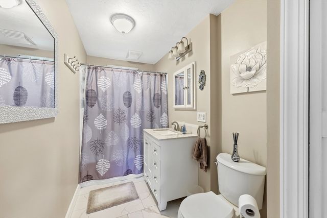 24 Dell Ave, Worcester, MA 01604