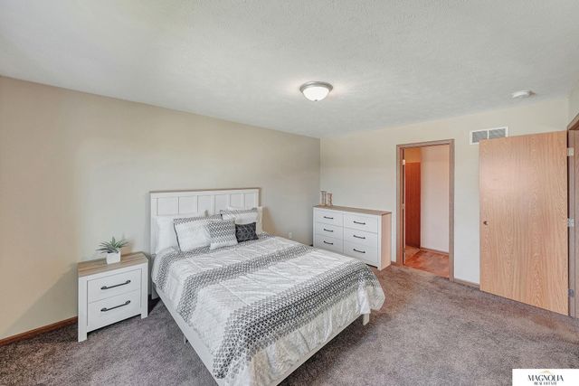 7343 N 19 Street, Lincoln, NE 68521