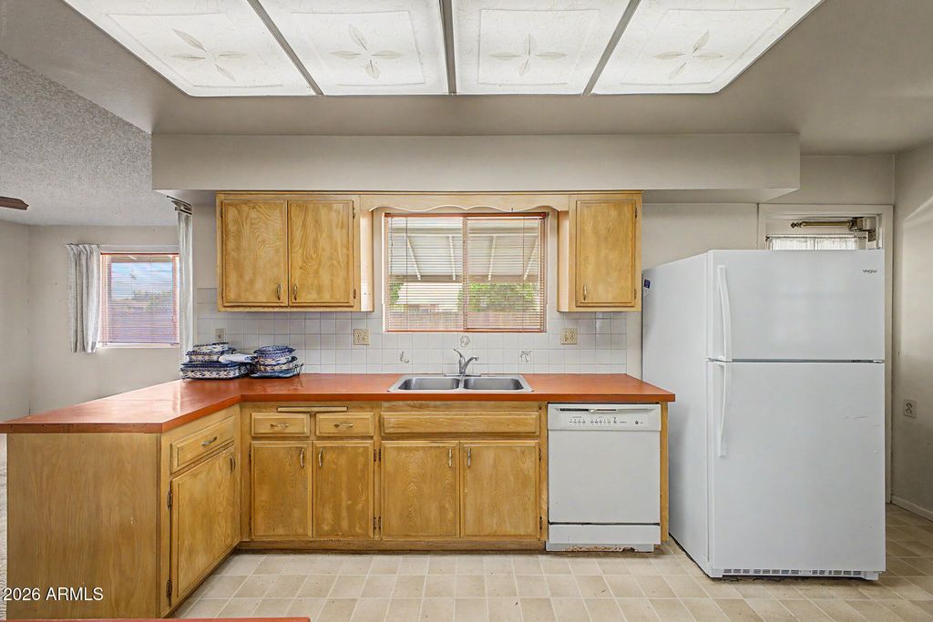Image 12 of property listing at 9911 W SUN CITY Boulevard, Sun City, AZ 85351