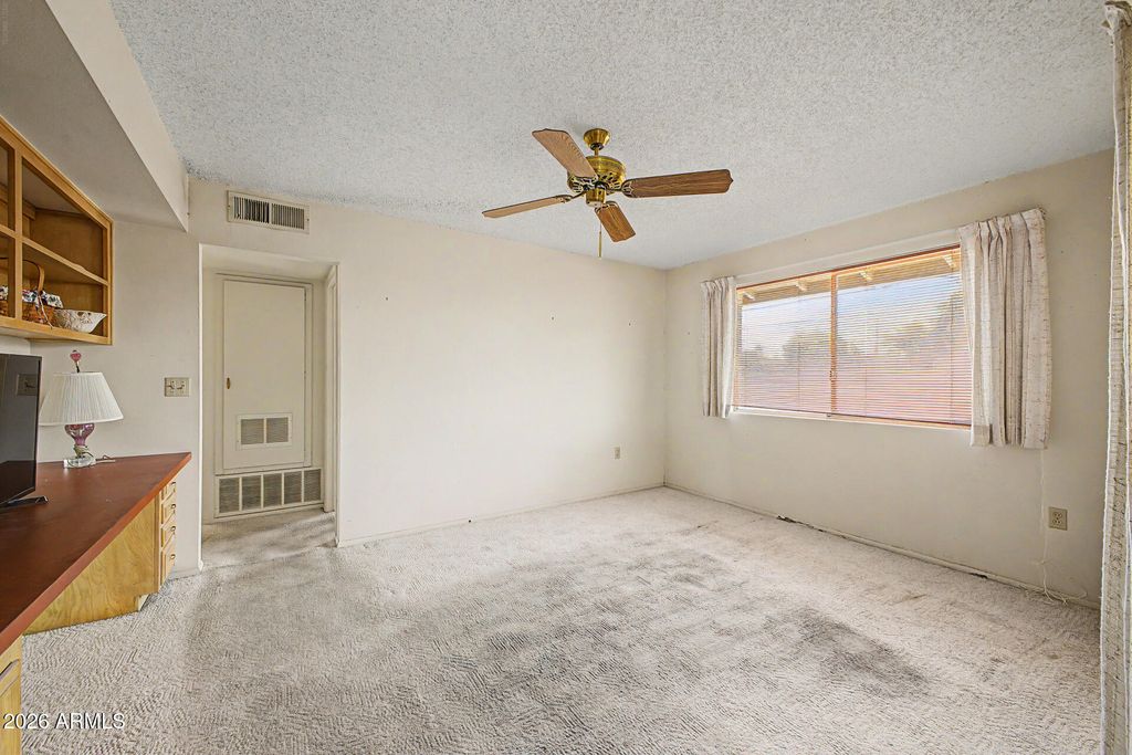 Image 14 of property listing at 9911 W SUN CITY Boulevard, Sun City, AZ 85351