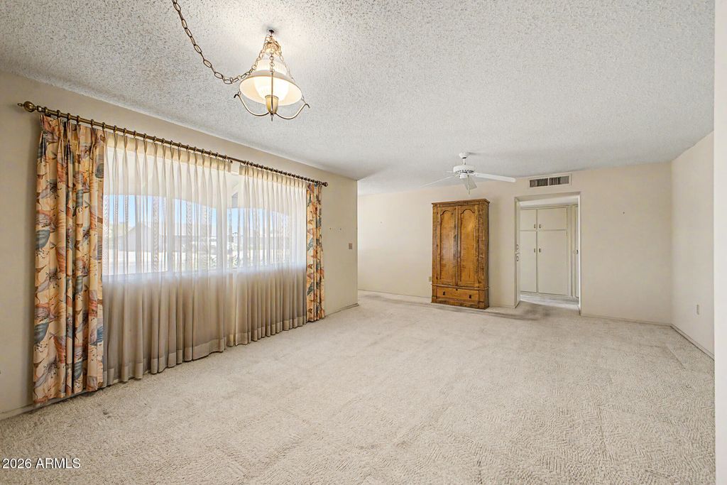 Image 2 of property listing at 9911 W SUN CITY Boulevard, Sun City, AZ 85351