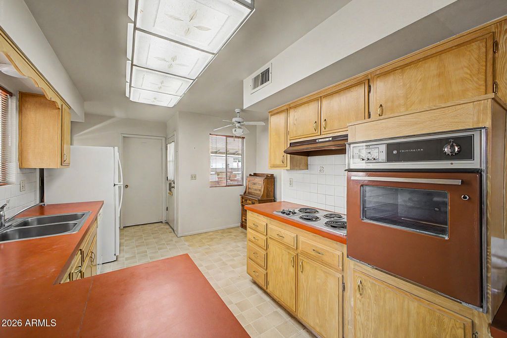 Image 3 of property listing at 9911 W SUN CITY Boulevard, Sun City, AZ 85351