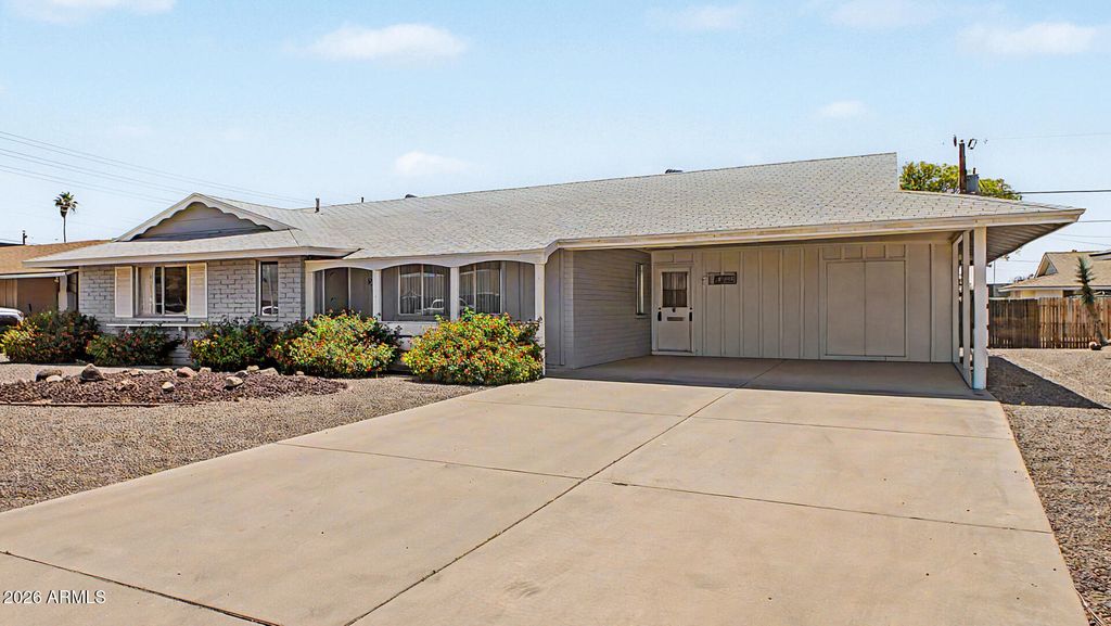 Image 6 of property listing at 9911 W SUN CITY Boulevard, Sun City, AZ 85351