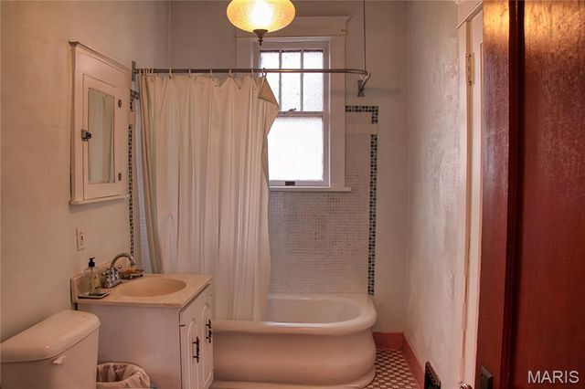 800 Cedar Street, Collinsville, IL 62234