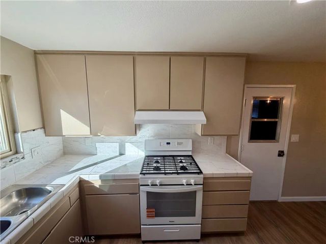 648 Flora, Oceanside, CA 92057