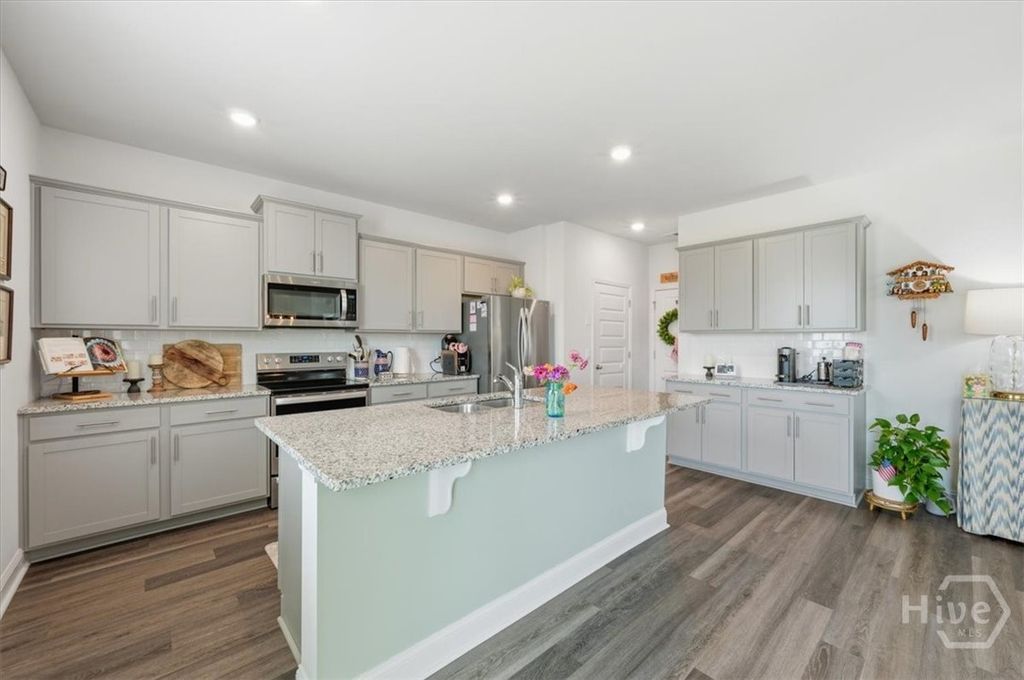Image 14 of property listing at 523 Logging Hill Drive, Richmond Hill, GA 31324