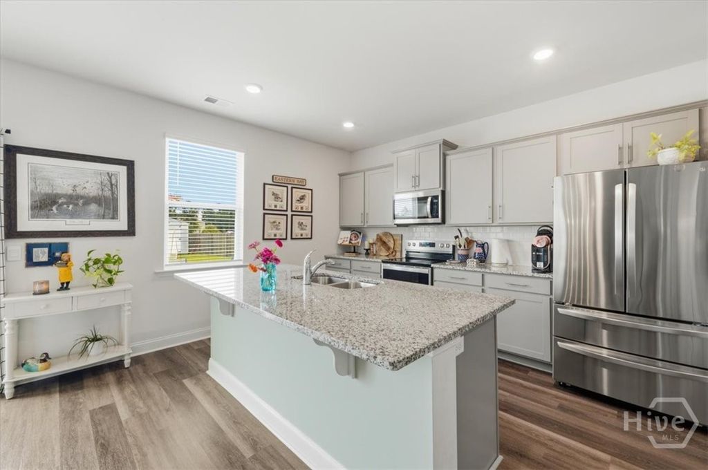 Image 17 of property listing at 523 Logging Hill Drive, Richmond Hill, GA 31324