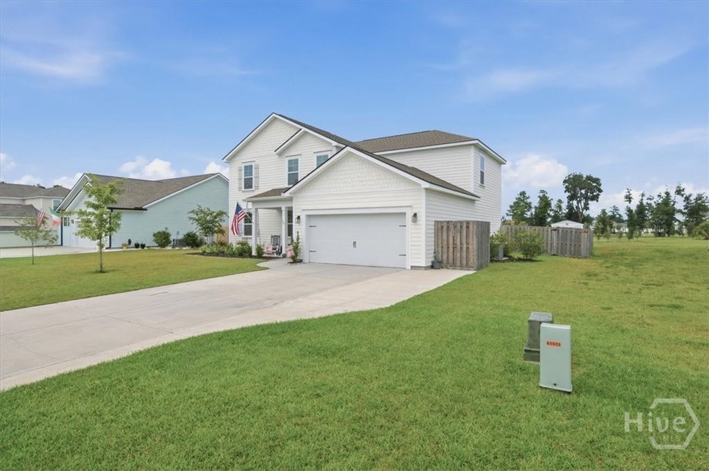 Image 3 of property listing at 523 Logging Hill Drive, Richmond Hill, GA 31324