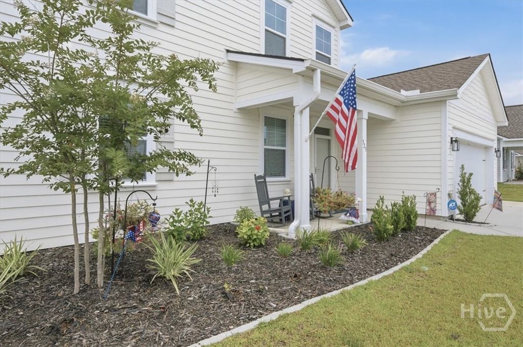 Image 5 of property listing at 523 Logging Hill Drive, Richmond Hill, GA 31324