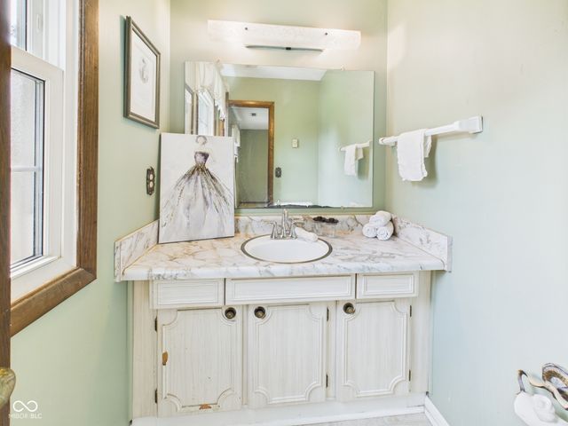 2111 Angie Lane, Anderson, IN 46017