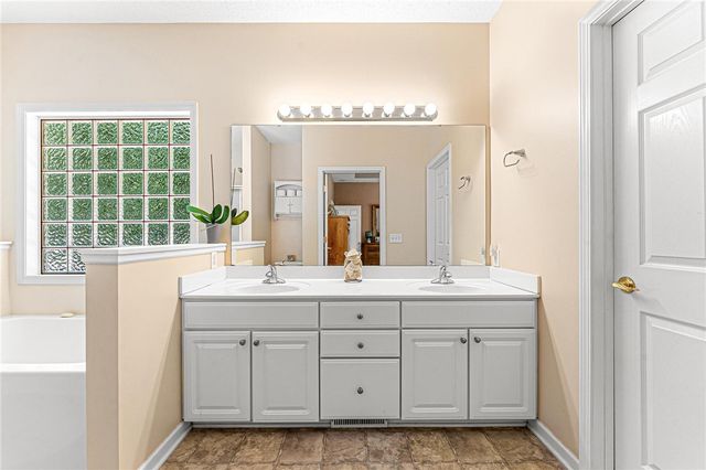 621 Chickasaw Drive, Westminster, SC 29693