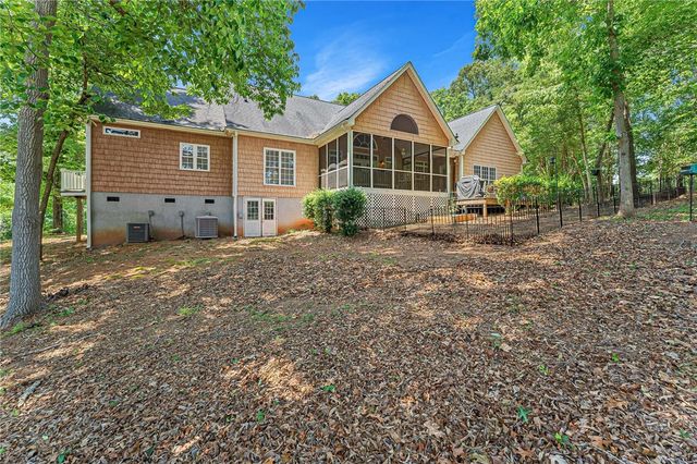 621 Chickasaw Drive, Westminster, SC 29693