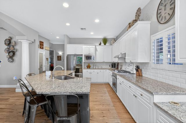 2112 Austin Avenue, Clovis, CA 93611