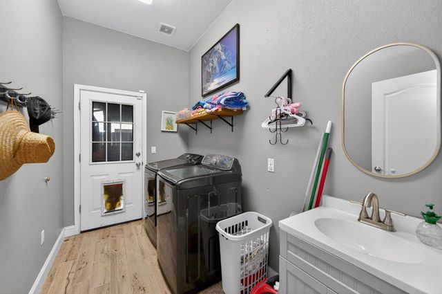 2112 Austin Avenue, Clovis, CA 93611