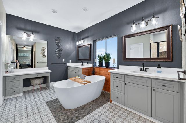 2112 Austin Avenue, Clovis, CA 93611