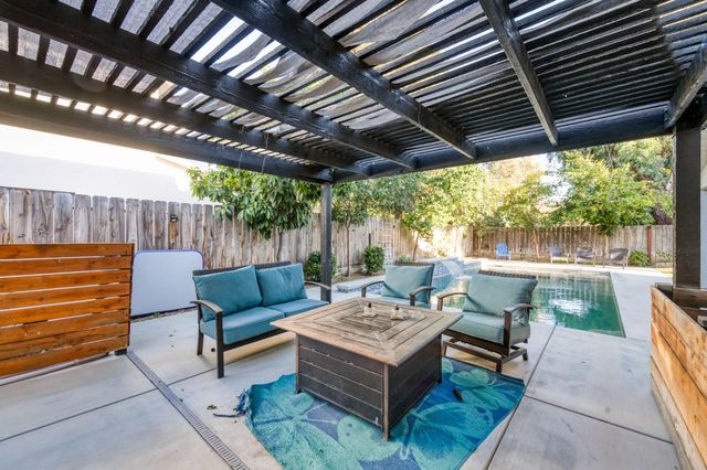 2112 Austin Avenue, Clovis, CA 93611
