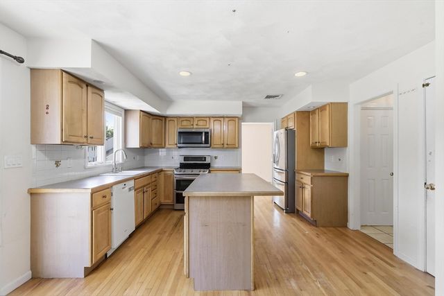 68 Burlington Street, Woburn, MA 01801