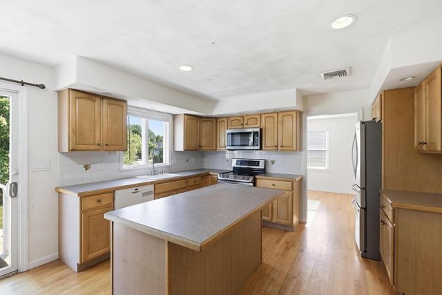 68 Burlington Street, Woburn, MA 01801