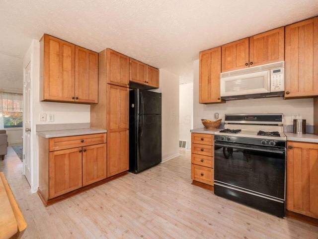 2103 Keller Place W, Grove City, OH 43123