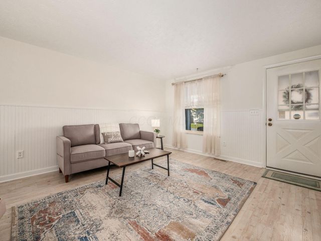 2103 Keller Place W, Grove City, OH 43123