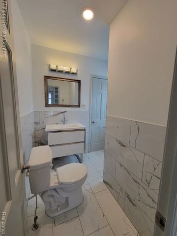 60001 E 8 Mile Road, South Lyon, MI 48178