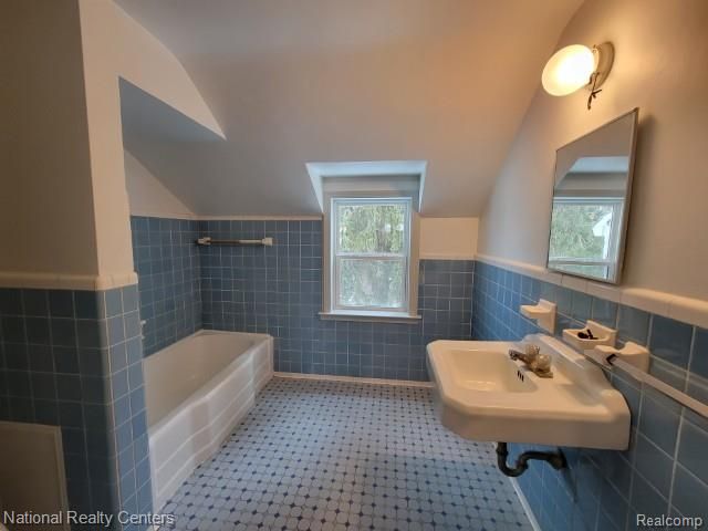 60001 E 8 Mile Road, South Lyon, MI 48178