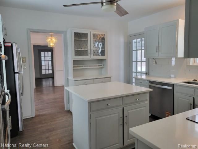 60001 E 8 Mile Road, South Lyon, MI 48178