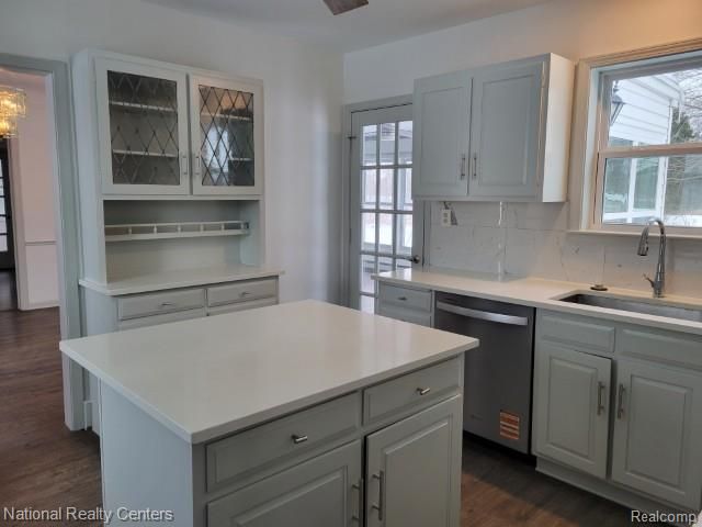 60001 E 8 Mile Road, South Lyon, MI 48178