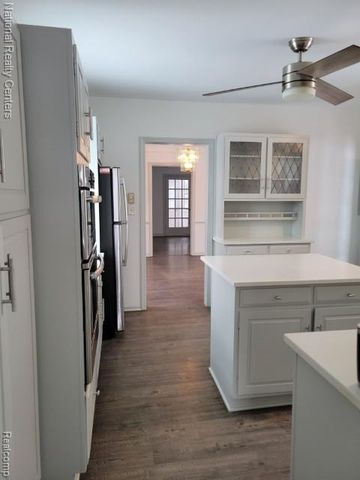 60001 E 8 Mile Road, South Lyon, MI 48178