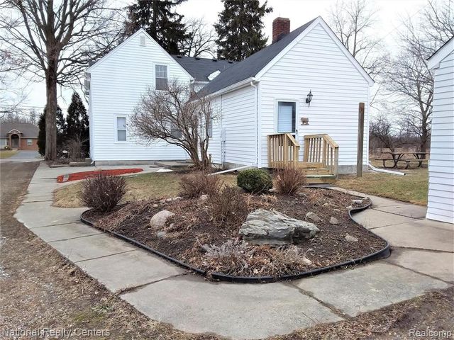 60001 E 8 Mile Road, South Lyon, MI 48178