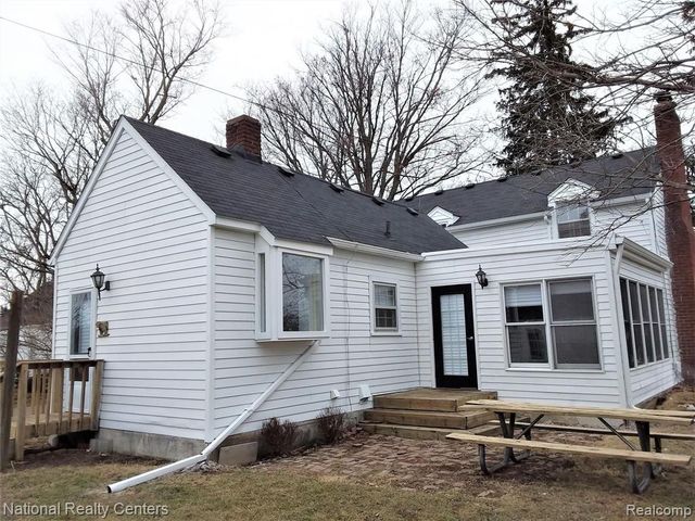 60001 E 8 Mile Road, South Lyon, MI 48178