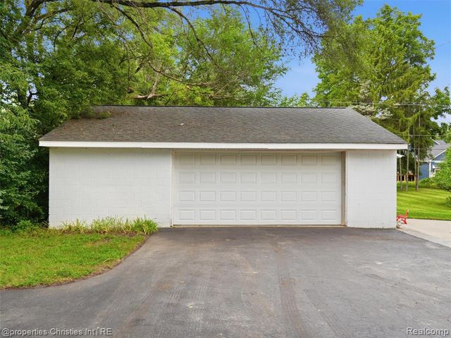 11705 Larkins Road, Brighton, MI 48114