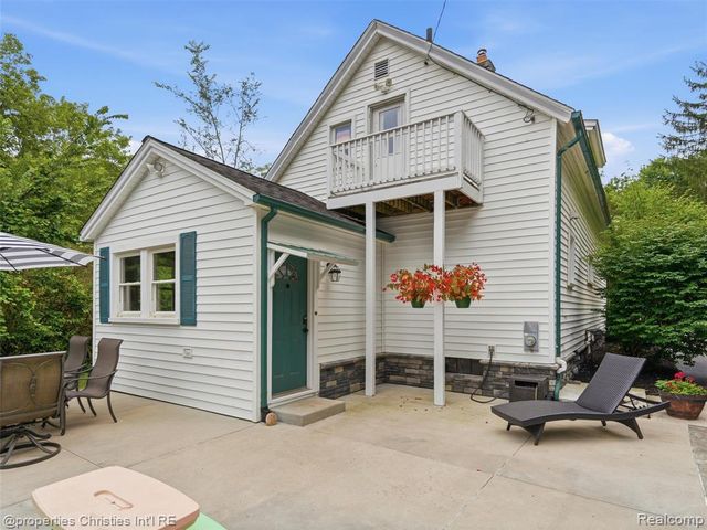 11705 Larkins Road, Brighton, MI 48114