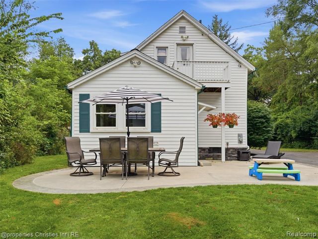 11705 Larkins Road, Brighton, MI 48114